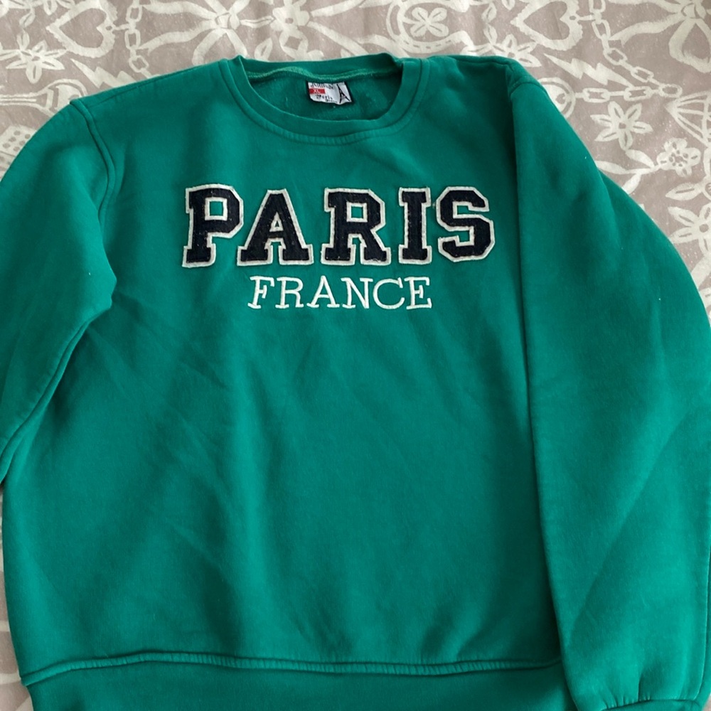 Crewneck sweatshirt.